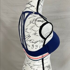 Pink Victoria’s Secret strappy wear everywhere wire push up 34DD